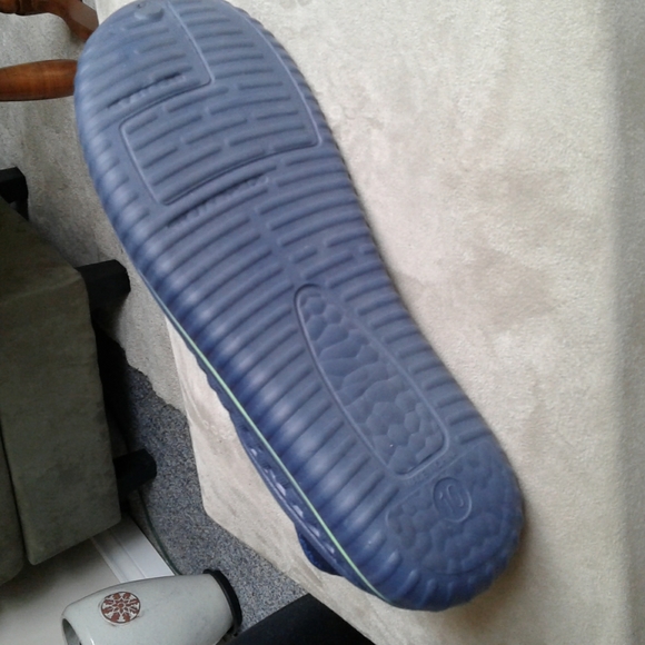 Water shoes with soft heel. - Picture 3 of 4